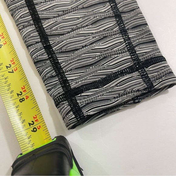 Lululemon Speed Leggings ll in Size 4 - Picture 10 of 11